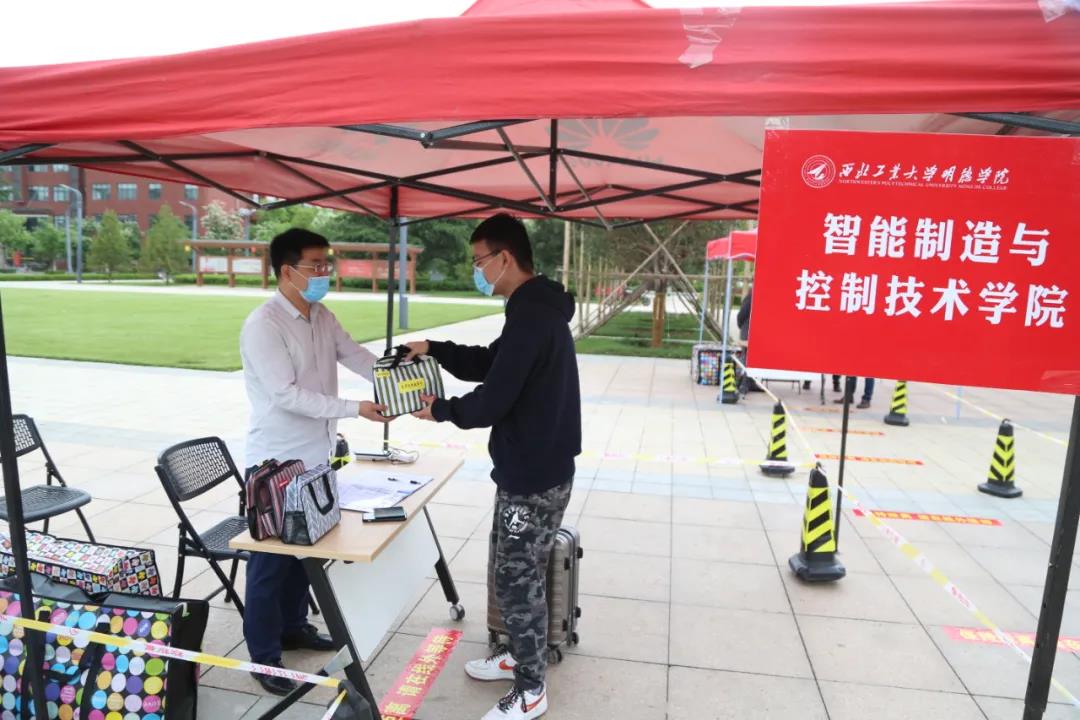 返校第一天 | 初夏的校園 終于等到你！