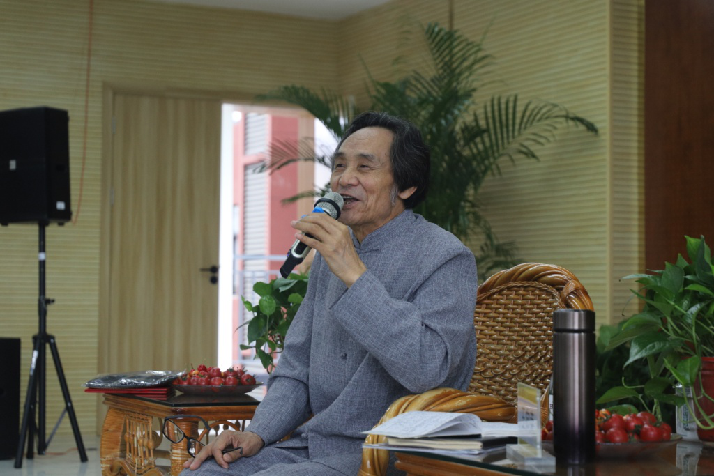 “西部歌王”王向榮老師走進(jìn)西安明德理工學(xué)院