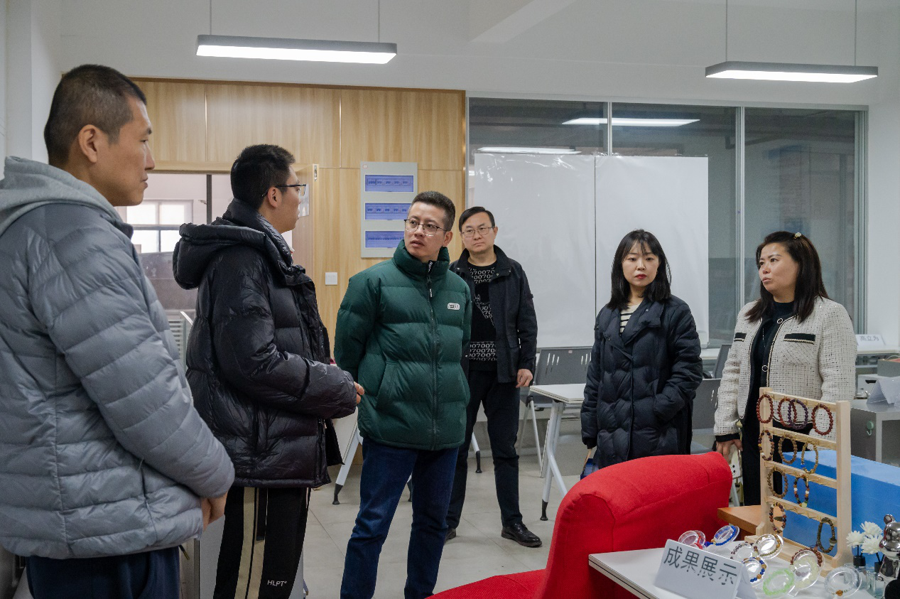 西安明德理工學(xué)院「大學(xué)生創(chuàng)新創(chuàng)業(yè)孵化基地」獲批“2023年度市級眾創(chuàng)空間” 西安明德理工學(xué)院「大學(xué)生創(chuàng)新創(chuàng)業(yè)孵化基地」獲批“2023年度市級眾創(chuàng)空間”