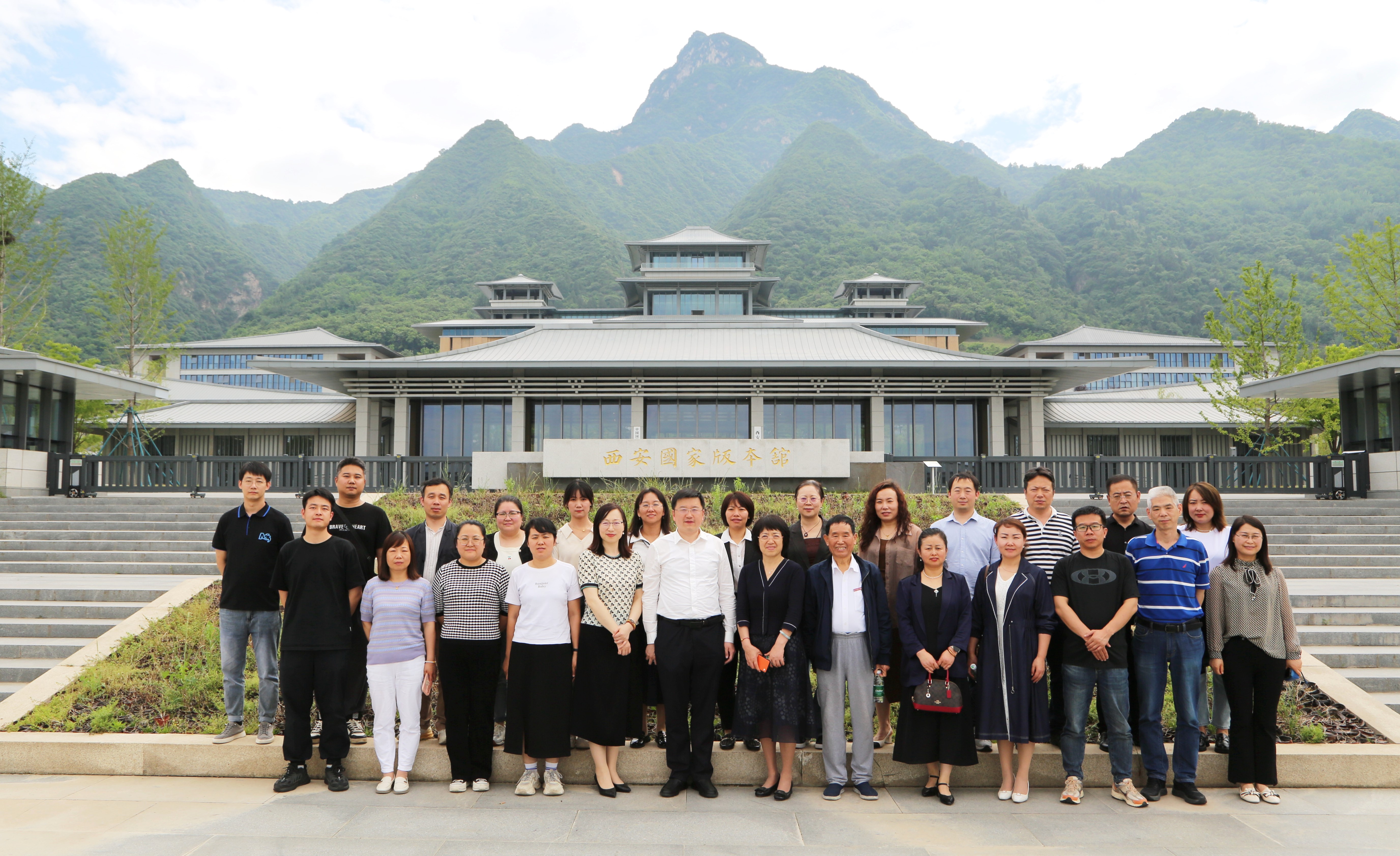 絢爛五月 揚帆奮進——西安明德理工學院喜獲佳績 圓滿召開2024年民辦高校圖書館論壇