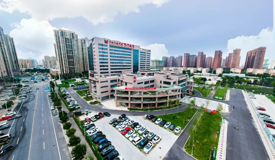 與中國民辦高校先行者同行 共赴教育高質(zhì)量發(fā)展新未來——集團董事局主席、總裁袁漢源先生率團赴黃河科技學(xué)院考察交流