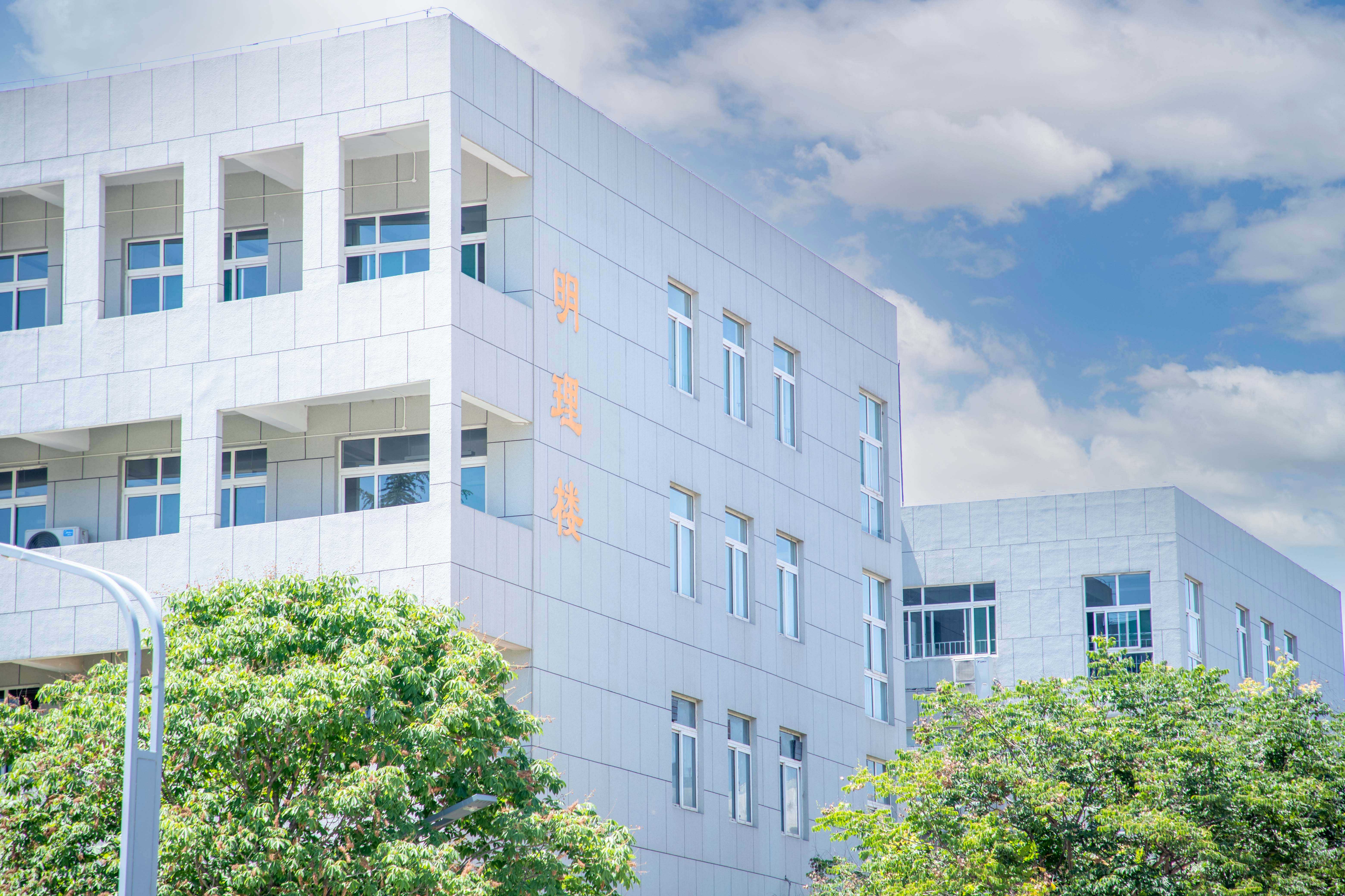 《中國(guó)教育報(bào)》：“明德文化”賦能 校訓(xùn)精神鑄魂——西安明德理工學(xué)院堅(jiān)持文化育人成效顯著