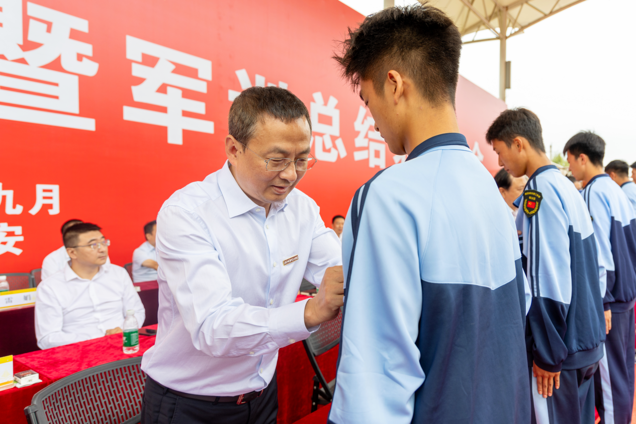 展颯爽英姿 赴璀璨新程 西安明德理工學(xué)院2024級(jí)新生開(kāi)學(xué)典禮暨軍訓(xùn)總結(jié)表彰大會(huì)圓滿舉行