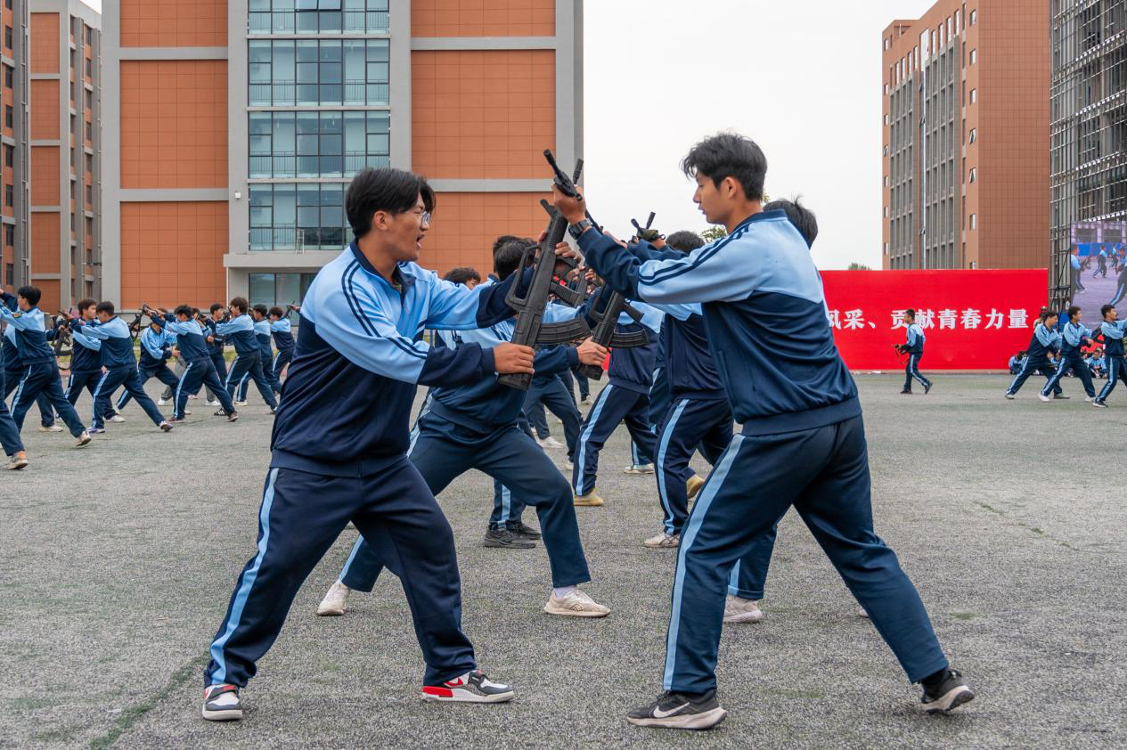 展颯爽英姿 赴璀璨新程 西安明德理工學(xué)院2024級(jí)新生開(kāi)學(xué)典禮暨軍訓(xùn)總結(jié)表彰大會(huì)圓滿舉行