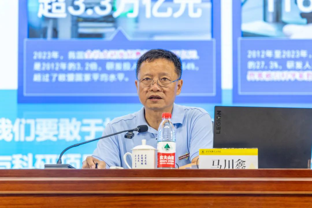 加強(qiáng)思政教育 砥礪奮斗精神 西安明德理工學(xué)院黨委書記馬川鑫為2024級新生講授入學(xué)教育課 加強(qiáng)思政教育 砥礪奮斗精神 西安明德理工學(xué)院黨委書記馬川鑫為2024級新生講授入學(xué)教育課