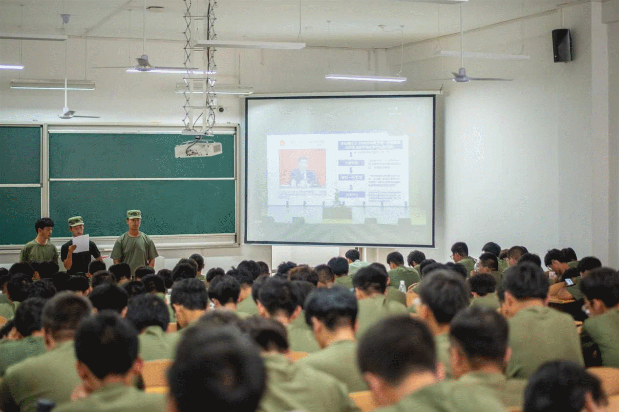 加強(qiáng)思政教育 砥礪奮斗精神 西安明德理工學(xué)院黨委書記馬川鑫為2024級新生講授入學(xué)教育課 加強(qiáng)思政教育 砥礪奮斗精神 西安明德理工學(xué)院黨委書記馬川鑫為2024級新生講授入學(xué)教育課