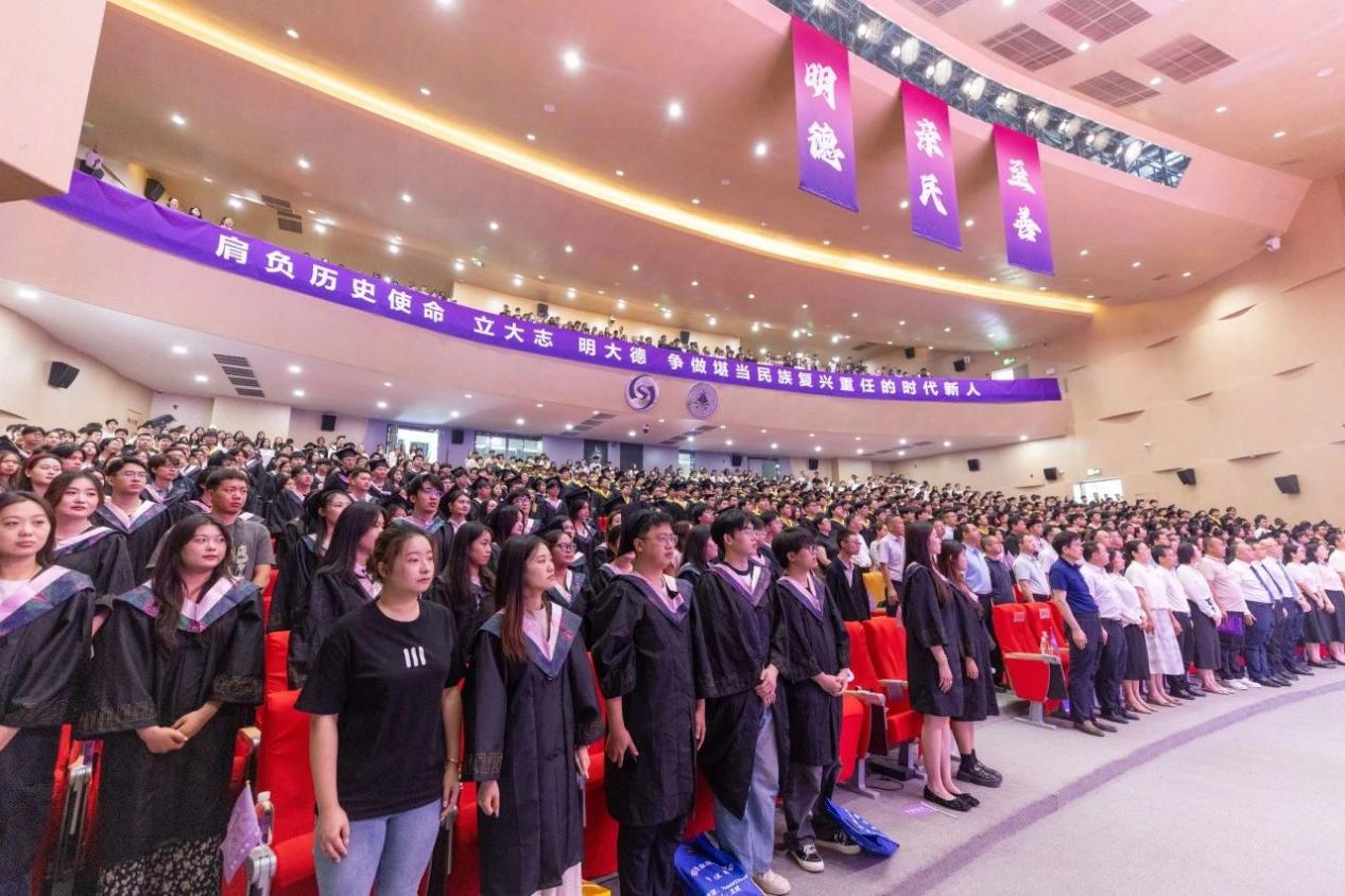 驪歌未散別情重 青春作伴赴星河——西安明德理工學(xué)院舉辦2025屆畢業(yè)典禮與歡送文藝晚會 驪歌未散別情重 青春作伴赴星河——西安明德理工學(xué)院舉辦2025屆畢業(yè)典禮與歡送文藝晚會