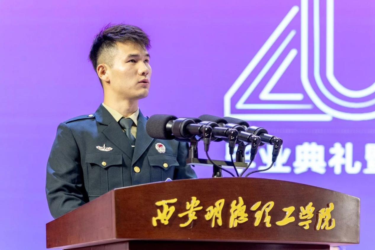 驪歌未散別情重 青春作伴赴星河——西安明德理工學(xué)院舉辦2025屆畢業(yè)典禮與歡送文藝晚會 驪歌未散別情重 青春作伴赴星河——西安明德理工學(xué)院舉辦2025屆畢業(yè)典禮與歡送文藝晚會